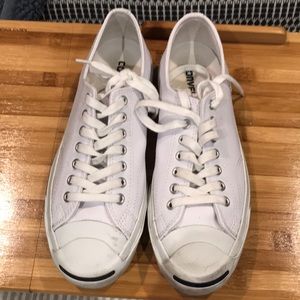 Converse tennis shoes
